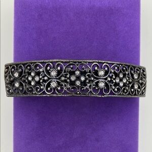 💛 Elegant Black and Silver Filigree Hair Clip